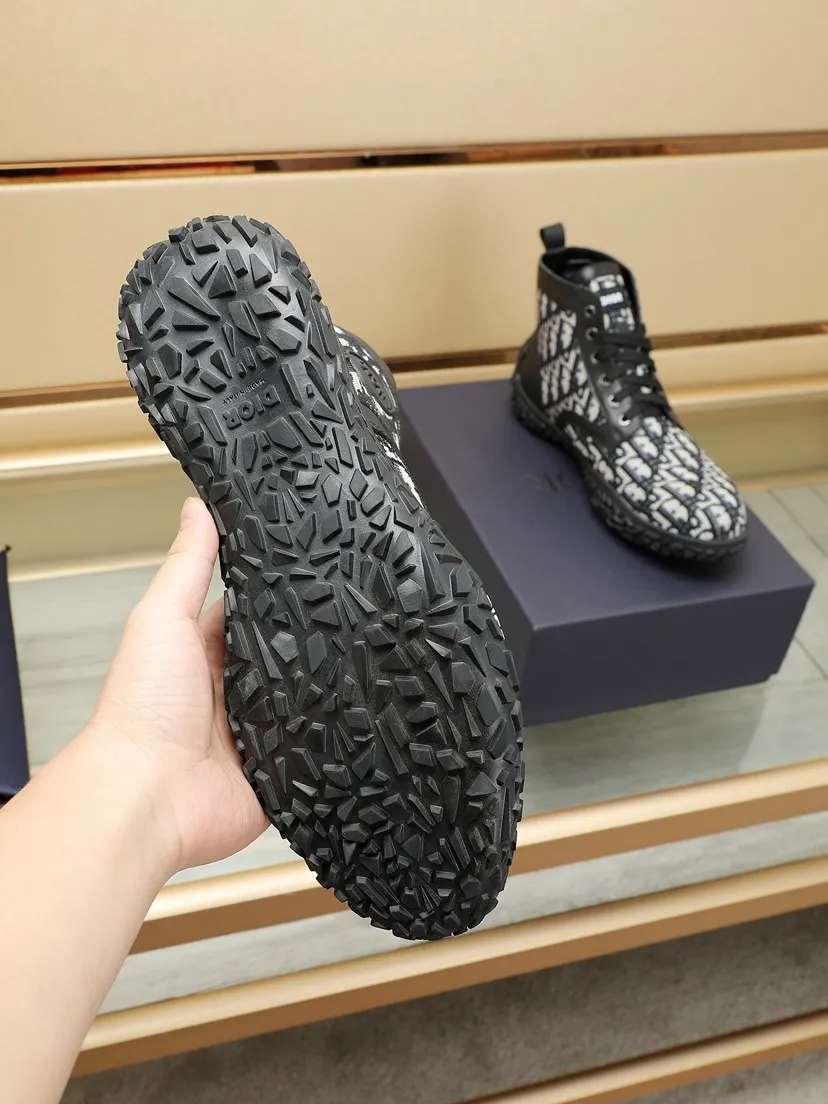 Factory P460 men's shoes💰【Dior】Dior✨ is online simultaneously👏 This casual sports shoe is a new product in the series and continues Di*r's classic style. The upper is made of original first-layer cowhide, paired with a textured outsole, and the brand's iconic details are on the side openings to enhance the style. Fashionable and versatile. Create a casual look. Size: 38-44 (45 customized)